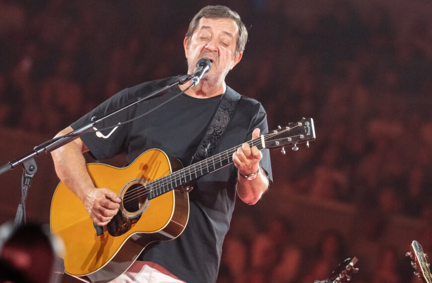 Rui Veloso transforma a Super Bock Arena num encontro intimista com a música portuguesa
