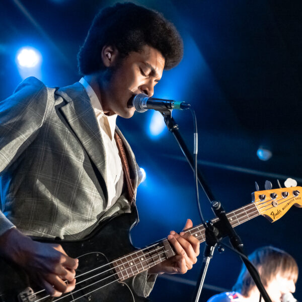 The Lemon Twigs levam a nostalgia e o rock clássico ao Hard Club, com Mod Lang na abertura