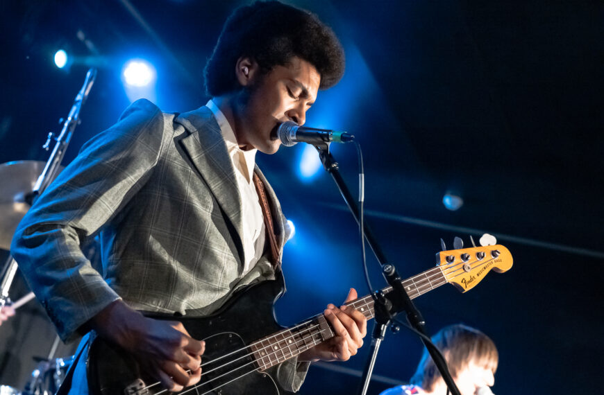 The Lemon Twigs levam a nostalgia e o rock clássico ao Hard Club, com Mod Lang na abertura