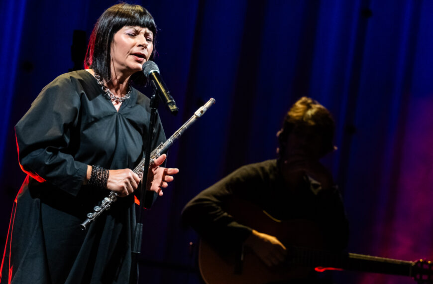 Viviane leva a voz e a memória da música portuguesa à Casa da Música com «Ela por Elas»